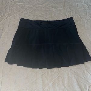 Lululemon tennis/running skort in black, size 4